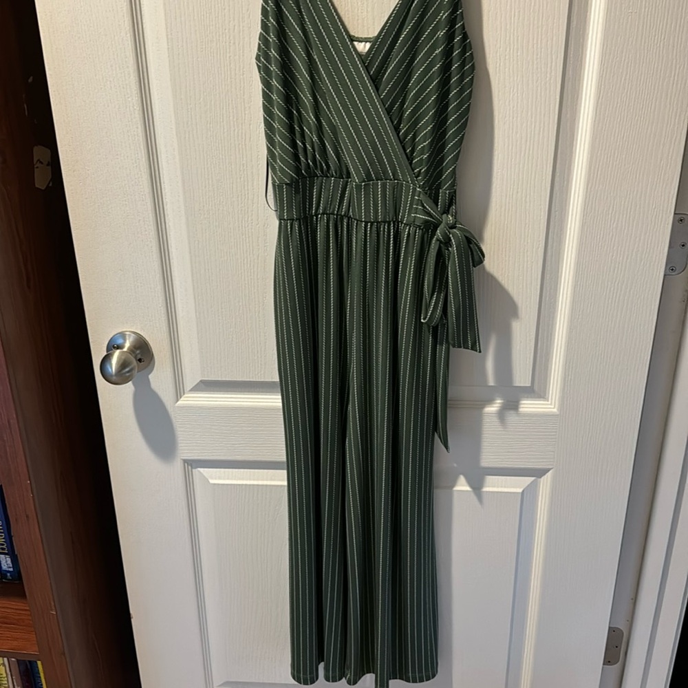 Super cute stripped jumpsuit capri length